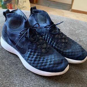 Nike Lunarlon Mens Navy Blue. Ankle high. Size 9.5. Good used condition.